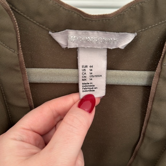 H&M Olive Blouse - Picture 2 of 3